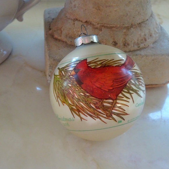 Vintage Hallmark Cards Inc. Christmas 1976 2 Sided Cardinal Glass Ball Ornament - Picture 3 of 10